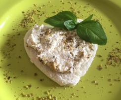 Formaggio fresco aromatizzato con basilico e pistacchio