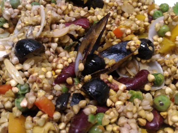 Grano saraceno con verdurine e frutti di mare