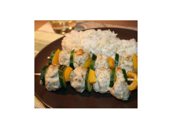 Spiedini di polpettine di pollo, zucchine e riso