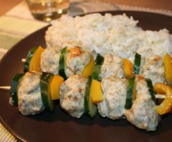 Spiedini di polpettine di pollo, zucchine e riso