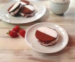 Finti YoYo al cacao con mousse di yogurt e fragole fresche a modo mio ( contest merende)