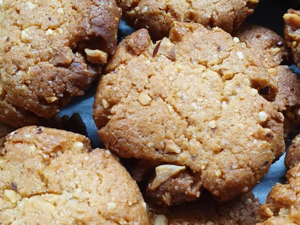 Biscotti alle nocciole senza uova e senza lattosio