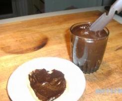 crema spalmabile alle nocciole senza cioccolato