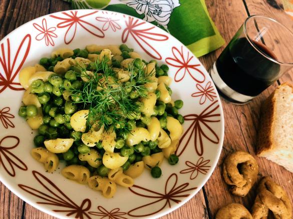 Piselli e pasta al profumo di aneto