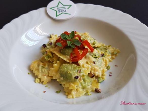 Ravioli con crema ai peperoni