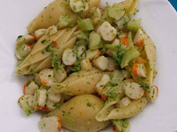 Lumaconi (pasta grossa) broccoletti e gamberoni