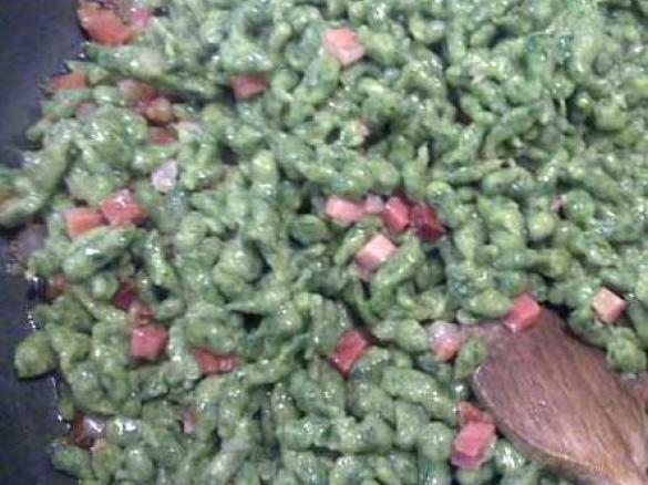 Spatzle verdi con panna e speck