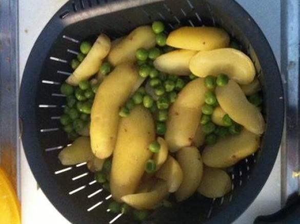 Patate cornette e piselli al profumo di rosmarino