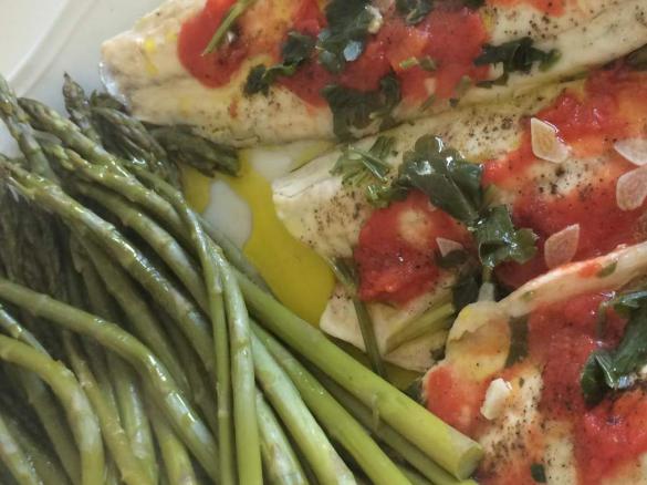 Filetti di branzino e asparagi 