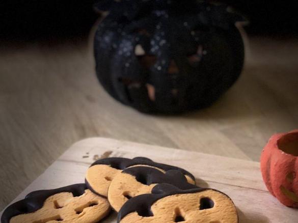 Biscotti Halloween alla zucca