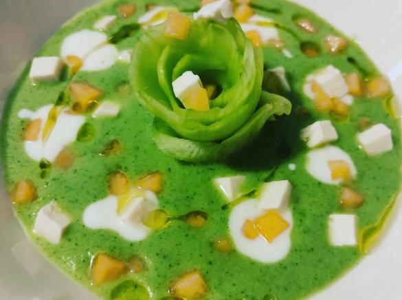 Crema fredda di cetriolo con melone e primo sale