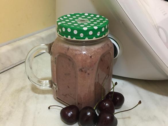 Frullato di ciliegie, mandorle e avena-Contest ciliegie