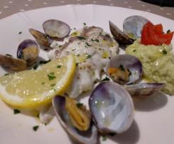 Filetto di orata con vongole veraci e pesto caldo di cavolfiore verde