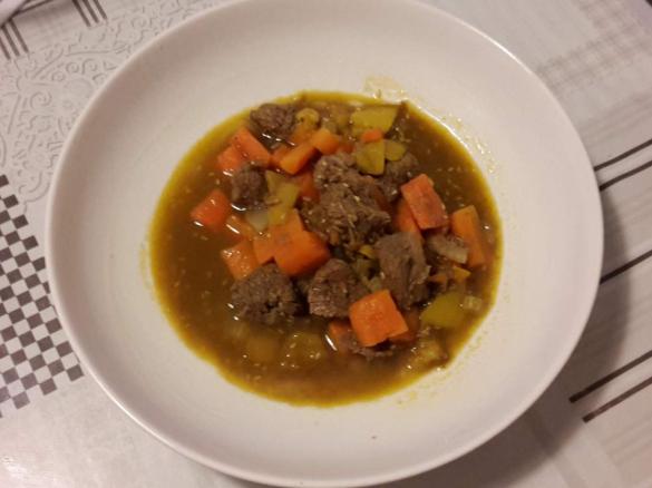 Spezzatino di scottona con carote e curcuma