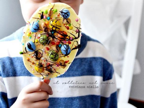 Lecca lecca di cioccolato bianco decorate con ovetti di Pasqua "Contest Ricette per bambini"