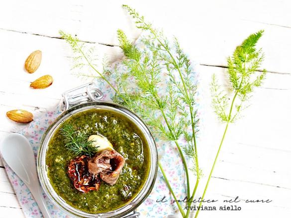pesto di finocchietto selvatico con pomodori secchi, capperi e alici