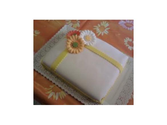 Torta pesche e ananas con crema chantilly