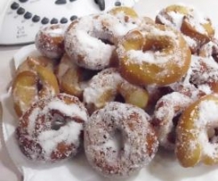 ciambelle fritte infarinate nello zucchero e cannella (CARNEVALE)