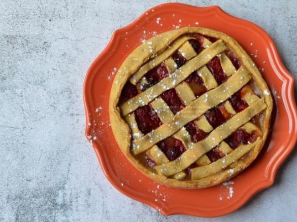 CROSTATA CON MARMELLATA DI MELE E LAMPONI