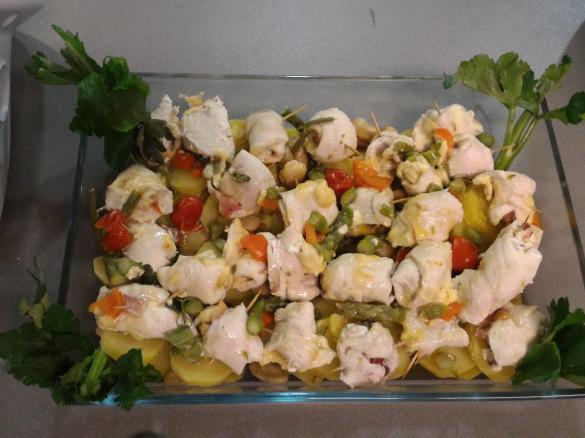 Involtini di pollo con verdure, patate e fagioli