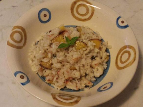 Riso con pesche e gamberi al profumo di zenzero e menta