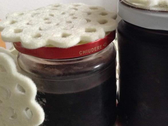 MARMELLATA  DI   AMARENE  TRIS