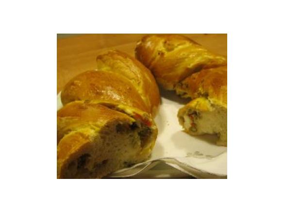 Treccione alle olive e formaggio primo sale