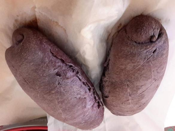 Pane a lievitazione naturale con farina di riso nero