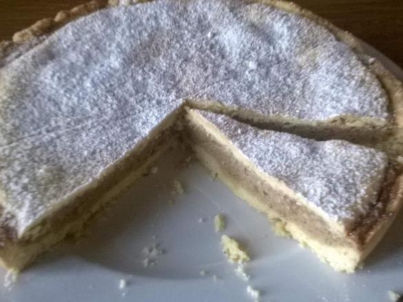 TORTA RIPIENA RICOTTA E AMARETTI