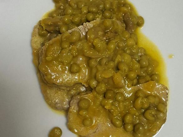 Arrosto al varoma con piselli e funghi