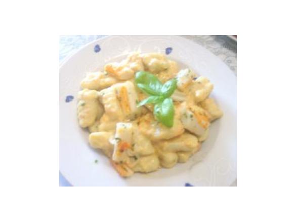 gnocchi di ricotta con  pesto a crudo e surimi