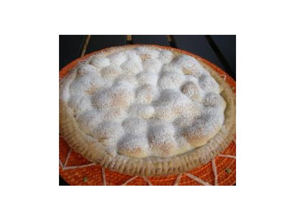 crostata con amaretti e composta di prugne