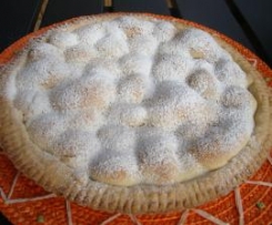 crostata con amaretti e composta di prugne