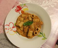 Pasta al sugo di peperoni crudi e noci