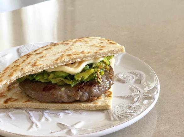 PIADABURGER con manzo e zucchine saltate