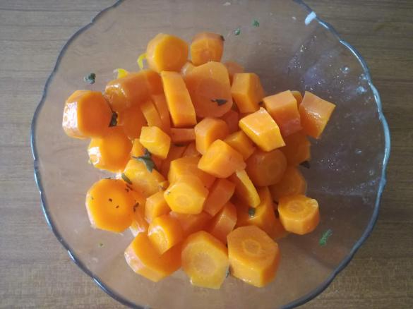 CAROTE TIEPIDE ALLA SALVIA