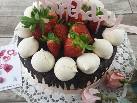 Torta drip cake senza glutine