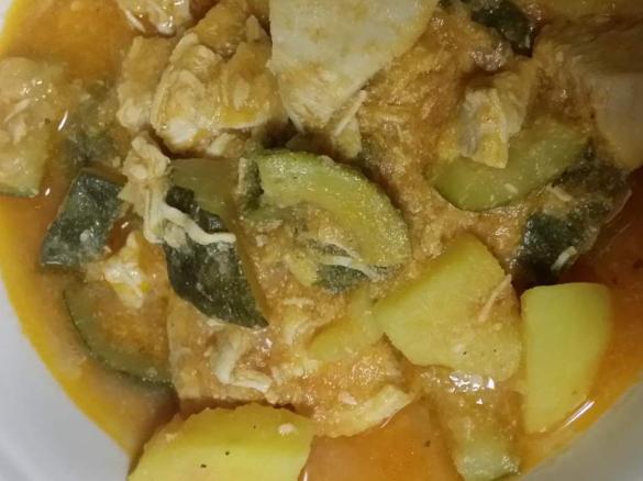 Pollo con zucchine e patate