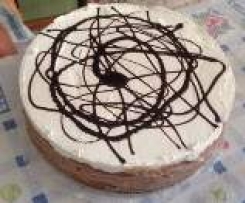 Torta golosona al triplo strato di pan di spagna nutella e croccante