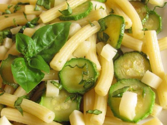 Pasta con zucchine e pangrattato