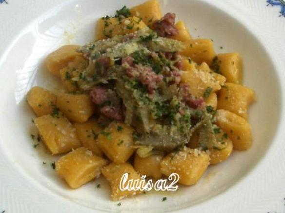 Gnocchi di patate e zucca con sugo di carciofi