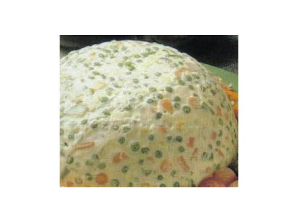 Insalata russa con funghi e tonno.