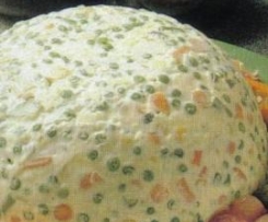 Insalata russa con funghi e tonno.