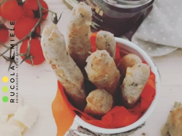 Keto grissinoni alla scamorza e yogurt greco (glutenfree)