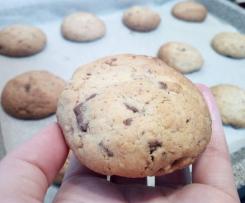 Cookies noci, nocciole e gocce di cioccolato