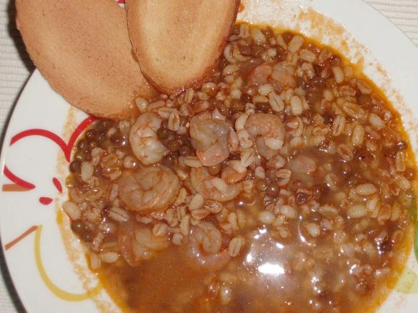 ZUPPA DI FARRO CON GAMBERETTI