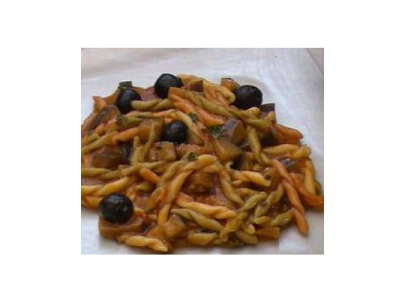 Strozzapreti con melanzane e olive