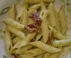 Penne con Crema di Zucchine e Pomodori Secchi