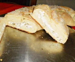 "Strudel di Pane" con feta ed erba cipollina