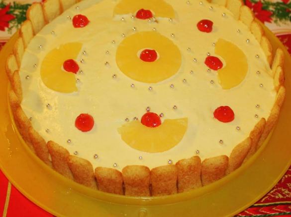 TORTA CON CREMA DI ANANAS